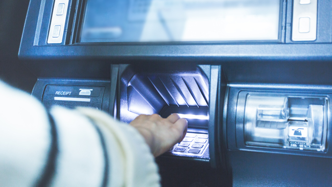 ¿Son los cajeros automáticos un factor para elegir tu banco?