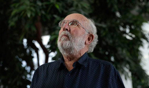 «Dios no está en el cosmos», opina el premio Nobel de física 2019