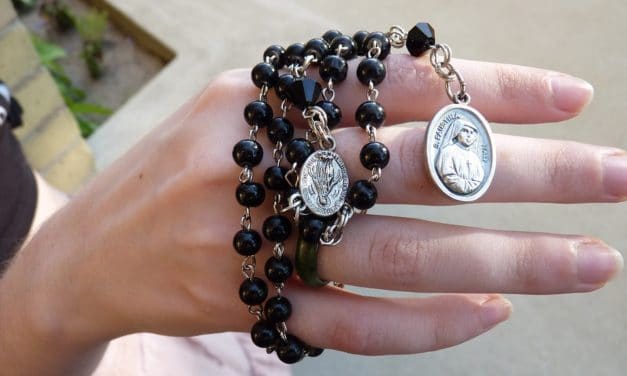 Doce millones de personas rezando el Rosario