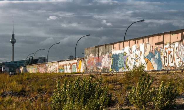El muro de Berlín cayó por sus contradicciones