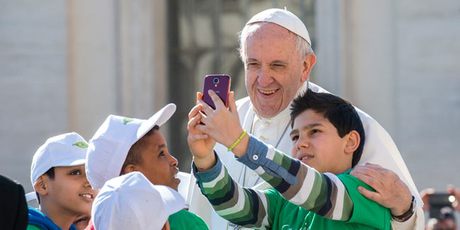 La propuesta del Papa para evitar que niños vean porno