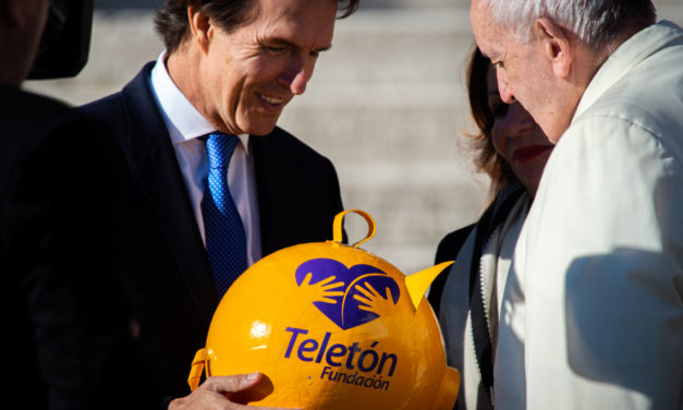 Papa Francisco, la primera donación de Teletón México