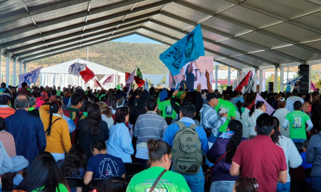 Laicos de brazos abiertos se consagran a Cristo Rey