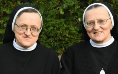 ¡Estas gemelas, separadas al nacer, se encuentran en el mismo convento!