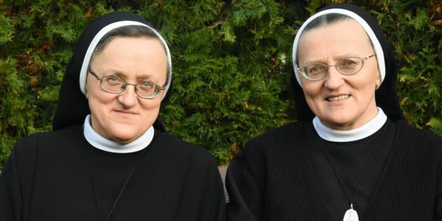 ¡Estas gemelas, separadas al nacer, se encuentran en el mismo convento!