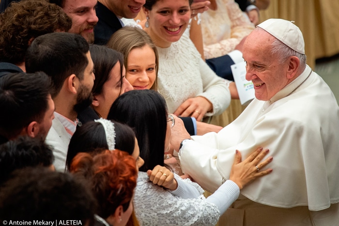 Papa Francisco califica la violencia a la mujer de «profanación a Dios»
