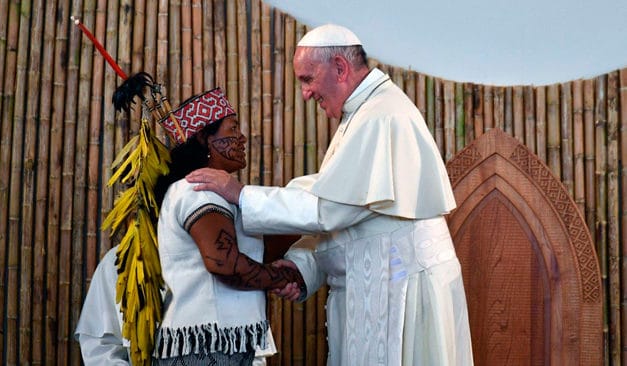 El Papa pide espacios para mujeres y laicos, sin «clericalizaciones»