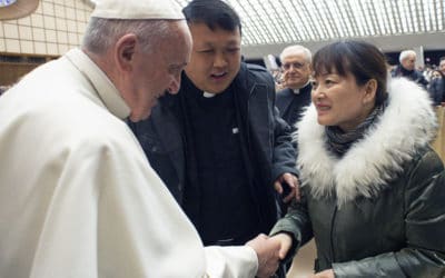 Papa Francisco encuentra a la mujer del polémico «agarrón»