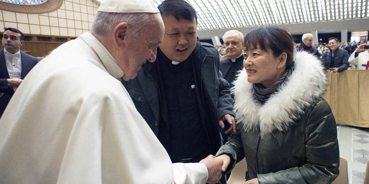 Papa Francisco encuentra a la mujer del polémico «agarrón»