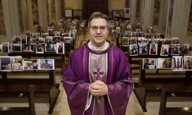 Un sacerdote italiano a sus fieles: Siguen estando aquí conmigo…