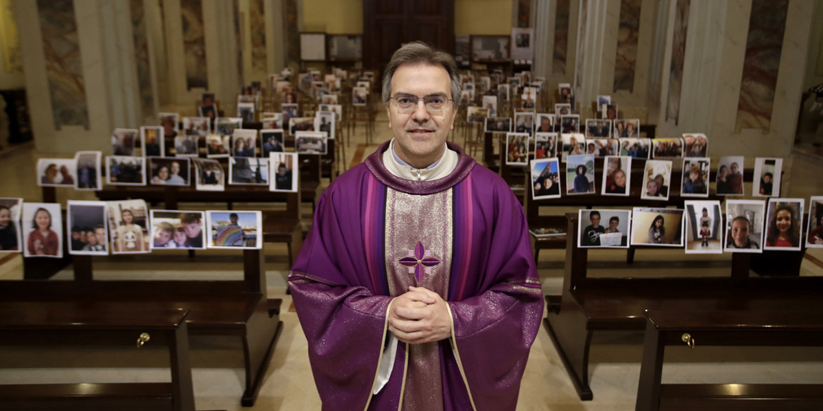 Un sacerdote italiano a sus fieles: Siguen estando aquí conmigo…