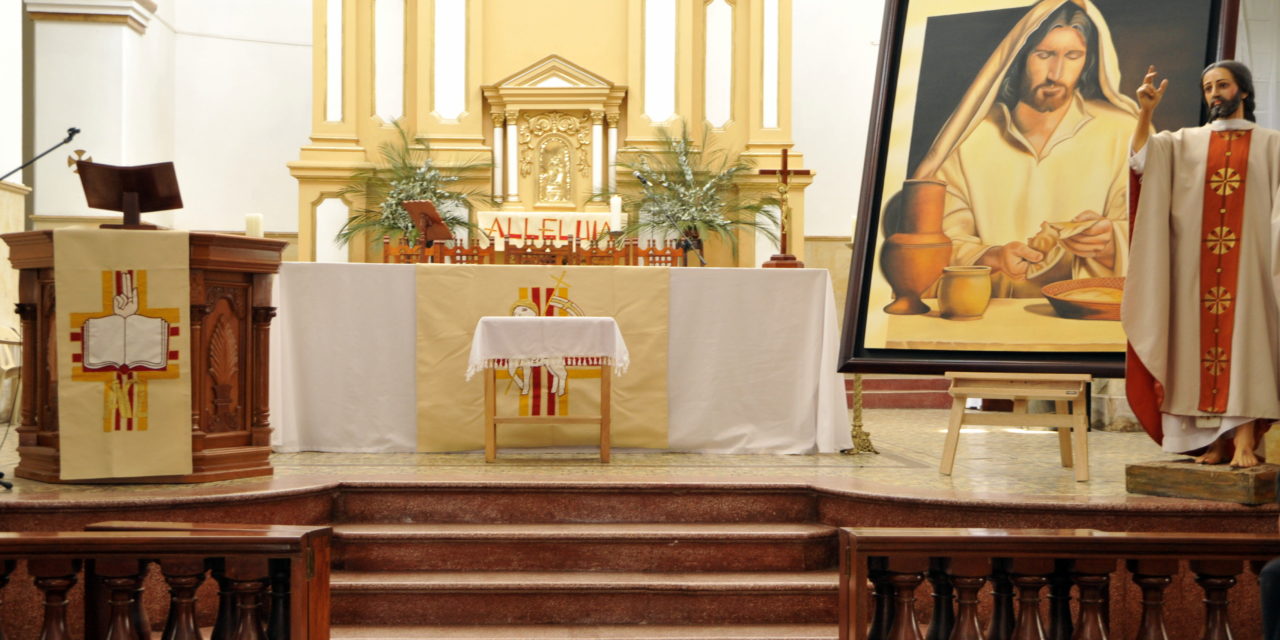 Sacerdocio, Eucaristía, Mandamiento del Amor; los tres regalos del Señor: Semana santa de los crucificados