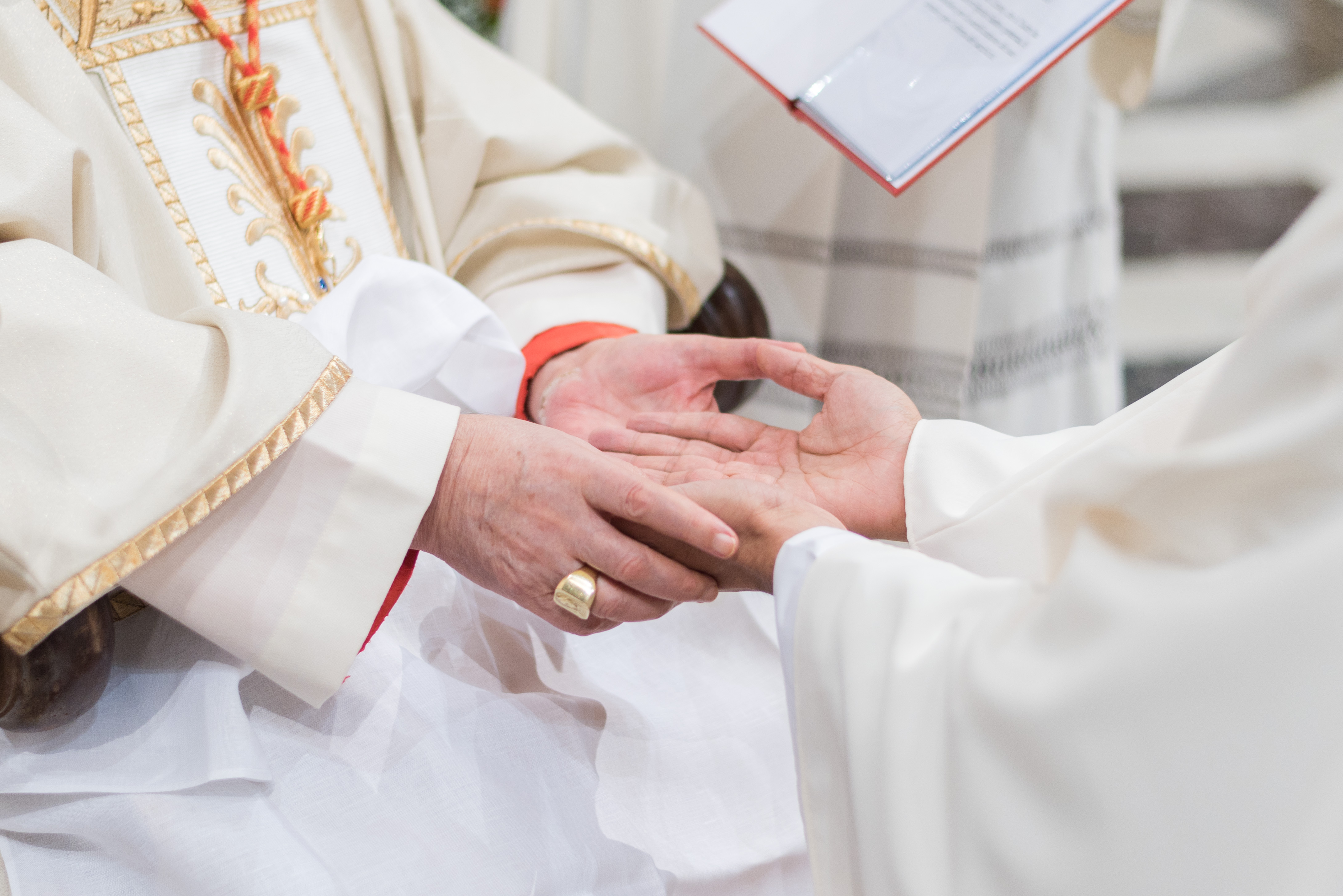 El sacerdocio y la misa crismal: Semana santa de los crucificados