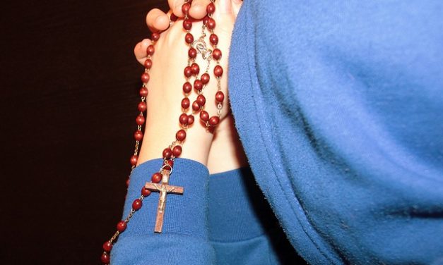 ‘Rosarios de Esperanza’ por enfermos de COVID-19 y por los médicos