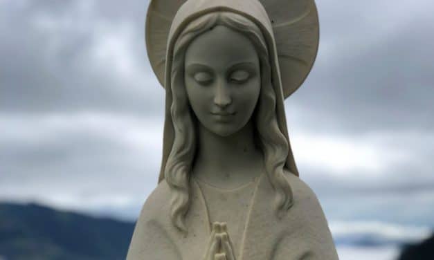 El Rosario no es para mayo, es para siempre