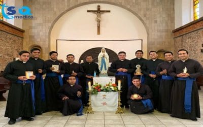 Los futuros sacerdotes se forman a la distancia
