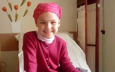 Anne Gabrielle, de 8 años, hacia los altares
