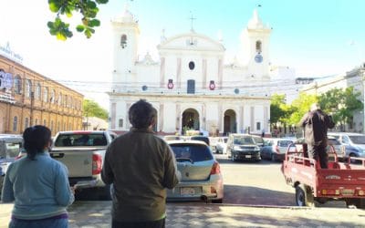 «Auto Misa»: El vehículo que conduce a Dios en Paraguay