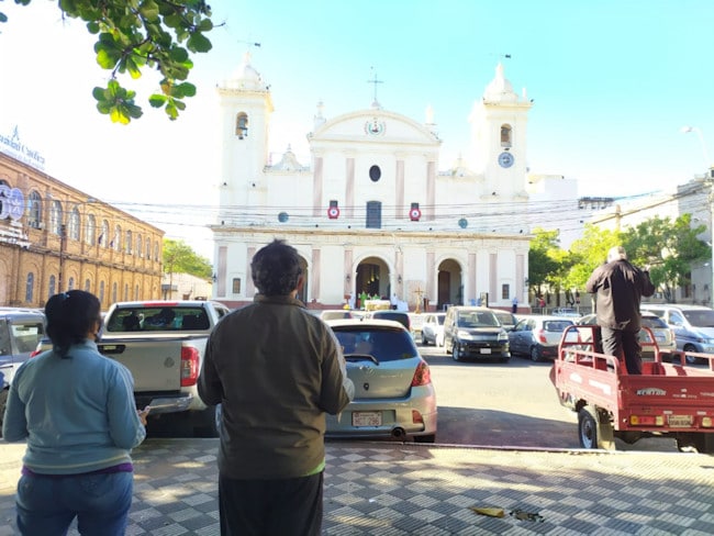 «Auto Misa»: El vehículo que conduce a Dios en Paraguay