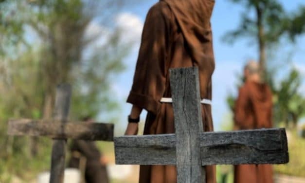 Sacerdotes, obispos y monjas enferman… y mueren