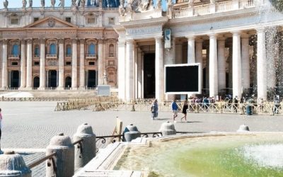 El Vaticano preocupado por los retrasos en la campaña de vacunación