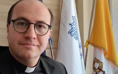 Un sacerdote y profesor de neuroética explica la fuente de numerosos bulos sobre las vacunas de COVID-19