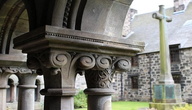 Donde nace el silencio aparece la oración