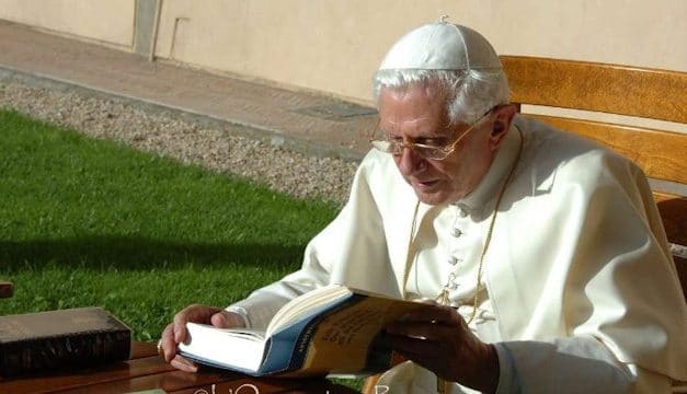 No ha muerto el Papa emérito Benedicto XVI