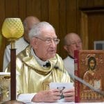 Con 100 años confiesa, bautiza, celebra misa y vence el COVID-19