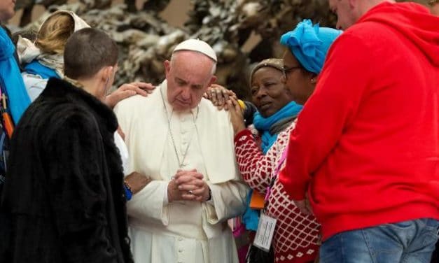 Papa Francisco: «A los pobres se les abraza, no se les cuenta»