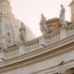 El Vaticano pide dar prioridad a la vacunación entre los más pobres