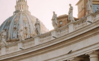El Vaticano pide dar prioridad a la vacunación entre los más pobres