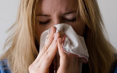 Inmunizar a la población contra la covid-19 no la hace más vulnerable a la gripe