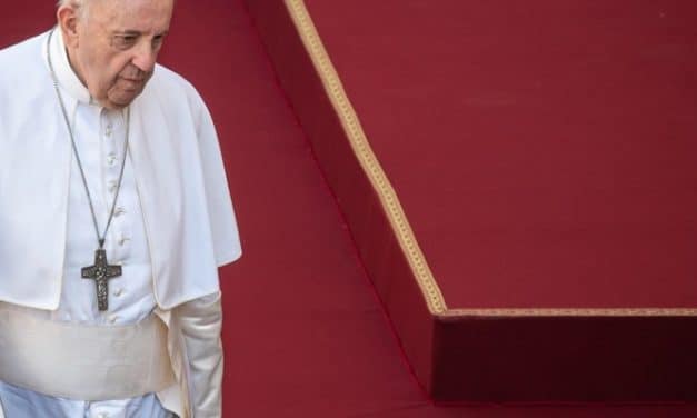 El Papa Francisco lamenta las muertes y consecuencias socioeconómicas de la pandemia