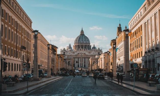 El Vaticano y el Papa adoptan el pase sanitario