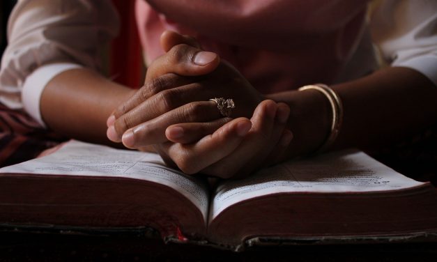 Invitación para celebrar el Mes de la Biblia