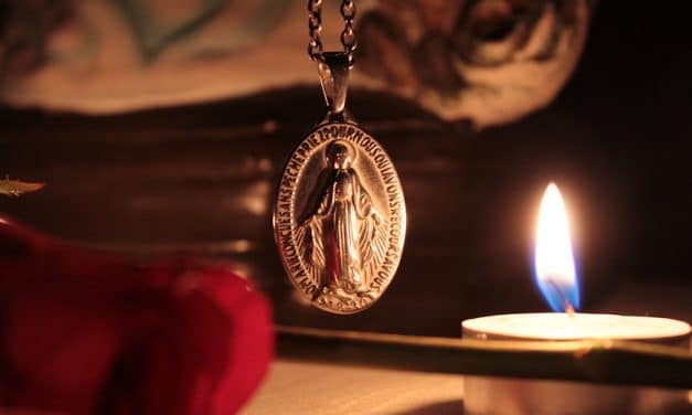 La familia se une a través del Santo Rosario