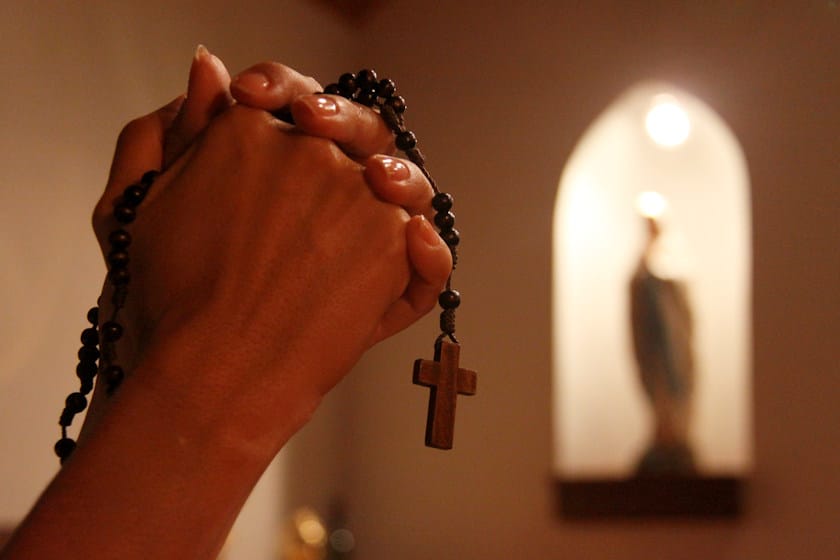 “El Rosario es la oración más hermosa que podemos ofrecer a la Virgen María...