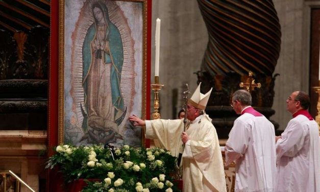 12 de diciembre en el Vaticano con la Virgen de Guadalupe, en torno al Papa, con una consagración continental