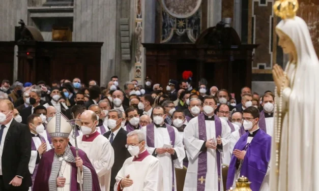 El Papa consagra Rusia y Ucrania a la Virgen pidiéndole «el fin de la guerra insensata»