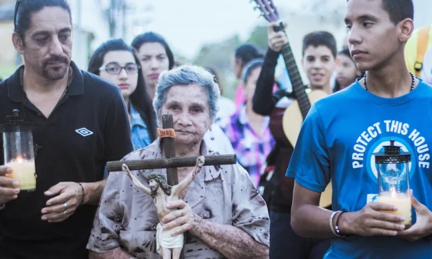 Viacrucis escrito por Lolo