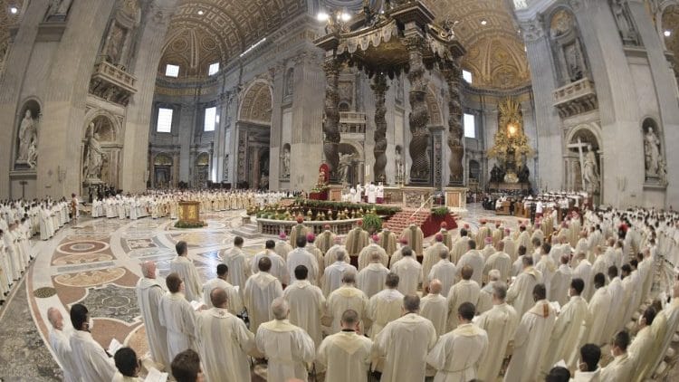 El Papa en la Misa Crismal: Un sacerdote mundano es un pagano clericalizado