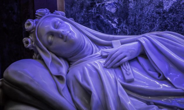 Una santa que intercede desde el cielo
