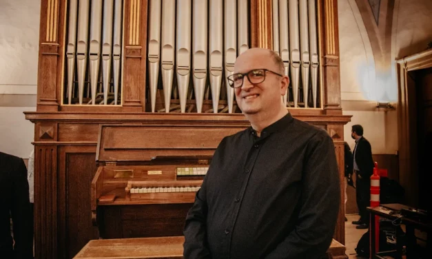 La música del órgano eleva nuestras almas a Dios