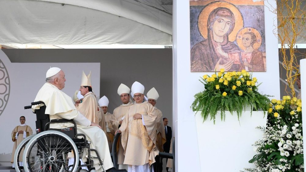 El Papa confía Myanmar, Ucrania, Camerún y los migrantes a María