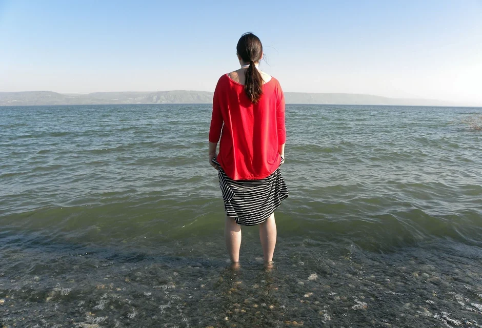 Orar a orillas del mar de Galilea