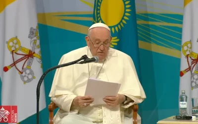 Francisco en Kazajistán: Vengo para amplificar el grito de tantos que imploran la paz