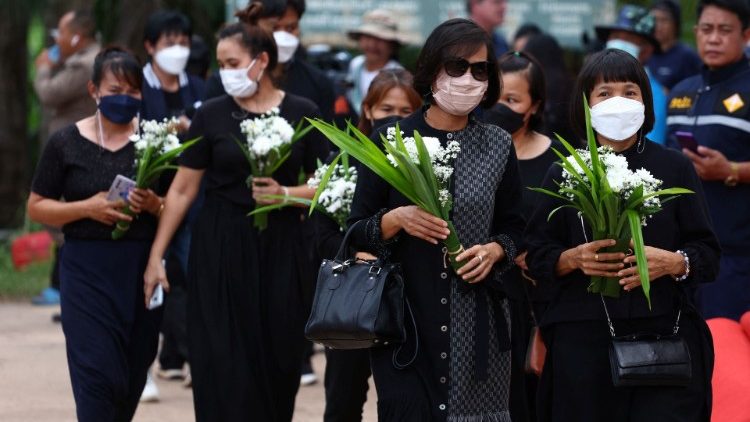 Dolor del Papa por la masacre en Tailandia: Horrible ataque contra inocentes