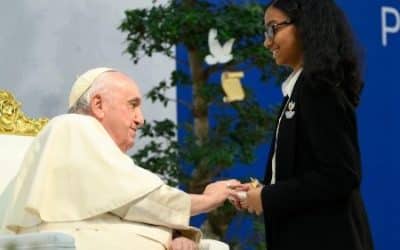 El Papa: Jóvenes la Iglesia está con ustedes y los necesita