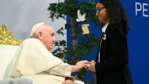 El Papa: Jóvenes la Iglesia está con ustedes y los necesita